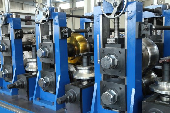 Duża maszyna SS Tube Mill i prostokątny rurociąg Roll Forming Mill do produkcji rur strukturalnych ze stali nierdzewnej